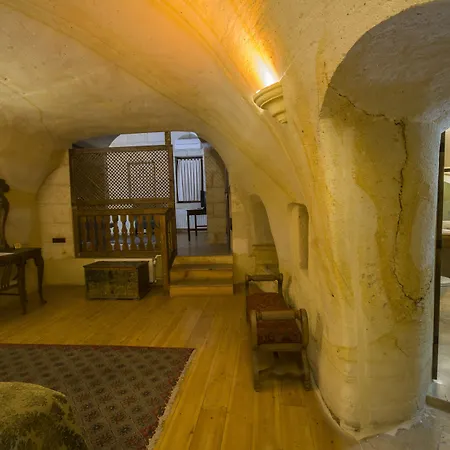 Fresco Cave Cappadocia אורגופ